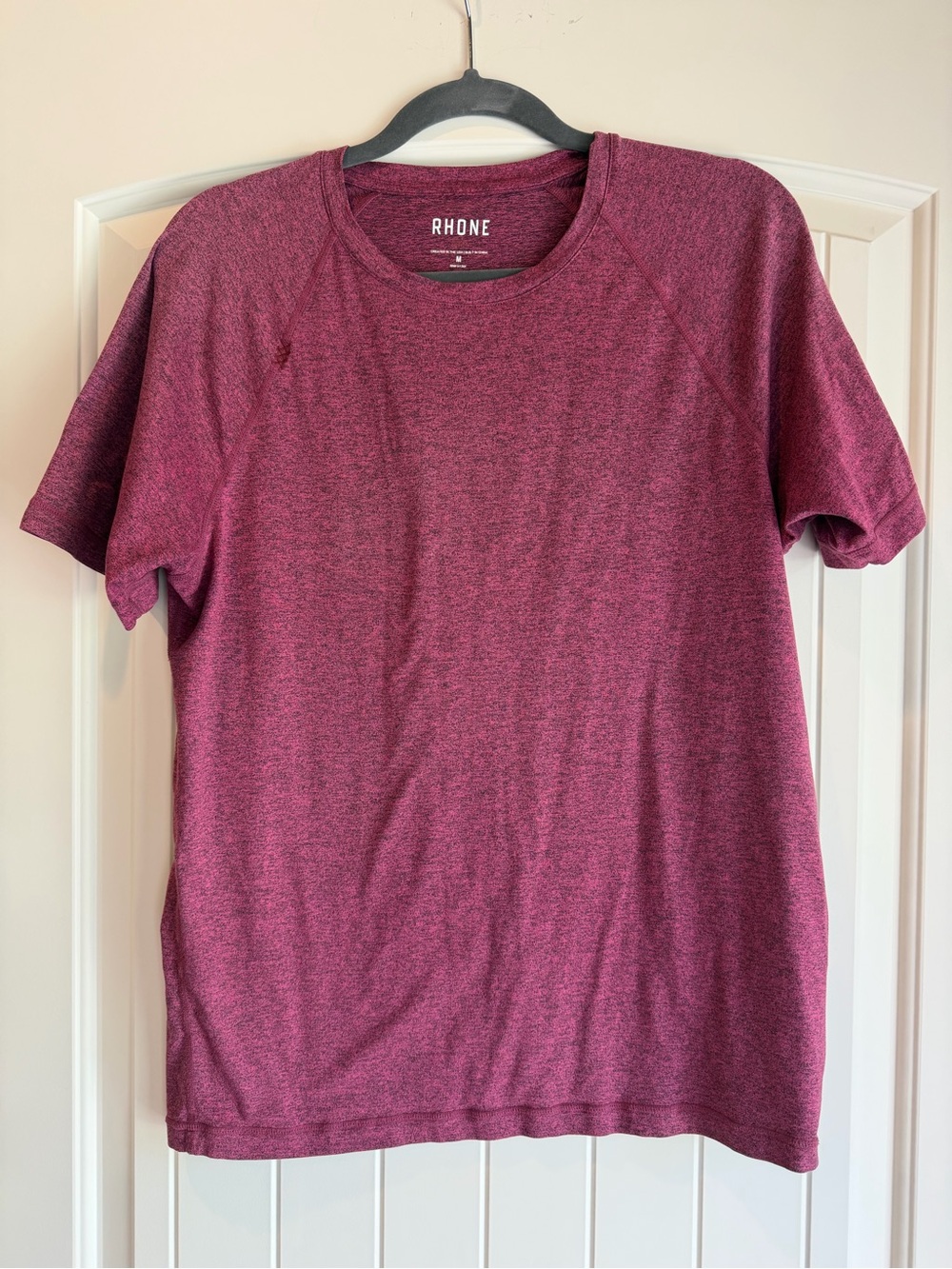 Rhone Men's Size M Reign Short Sleeve Performance Training Shirt Burgundy M